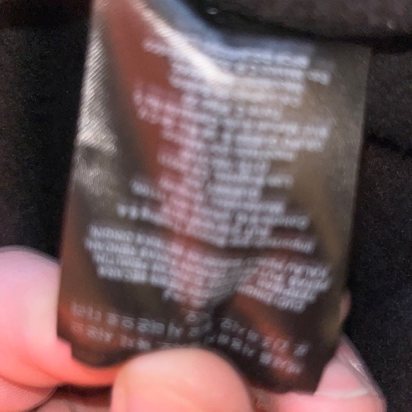 Guess sweater tag ripped off but still great condition - Picture 3 of 4